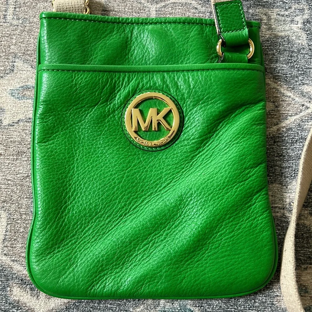Michael Kors crossbody. EUC - Picture 1 of 7